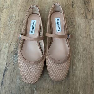 Steve Madden Beige Mesh Flats